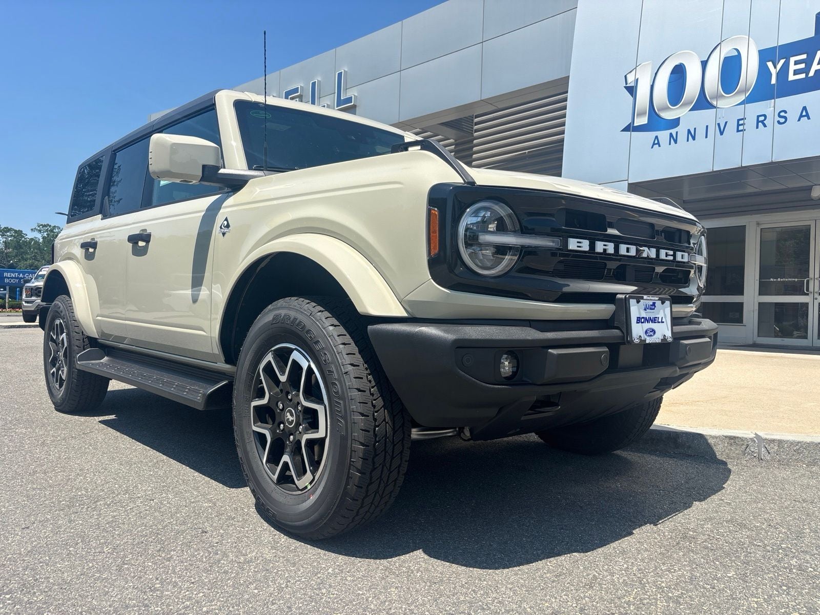 2026 Ford Bronco Outer Banks