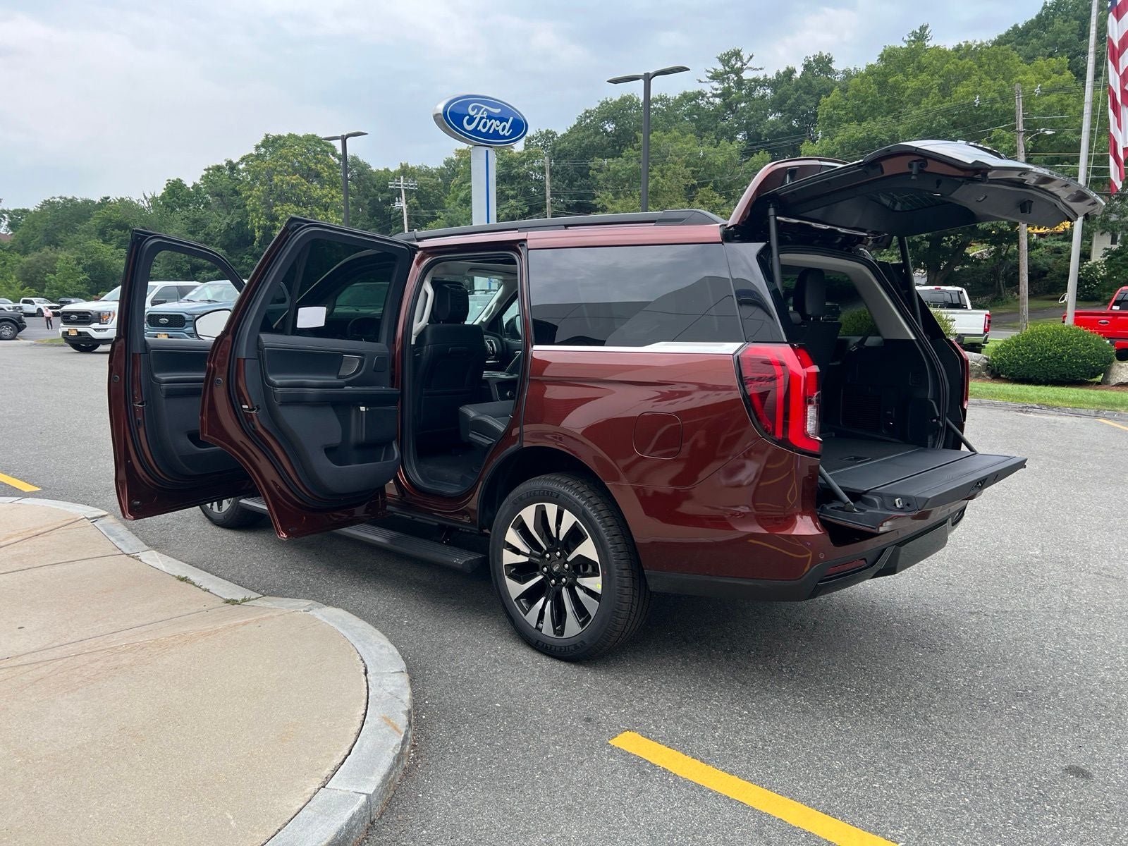 2027 Ford Expedition Platinum