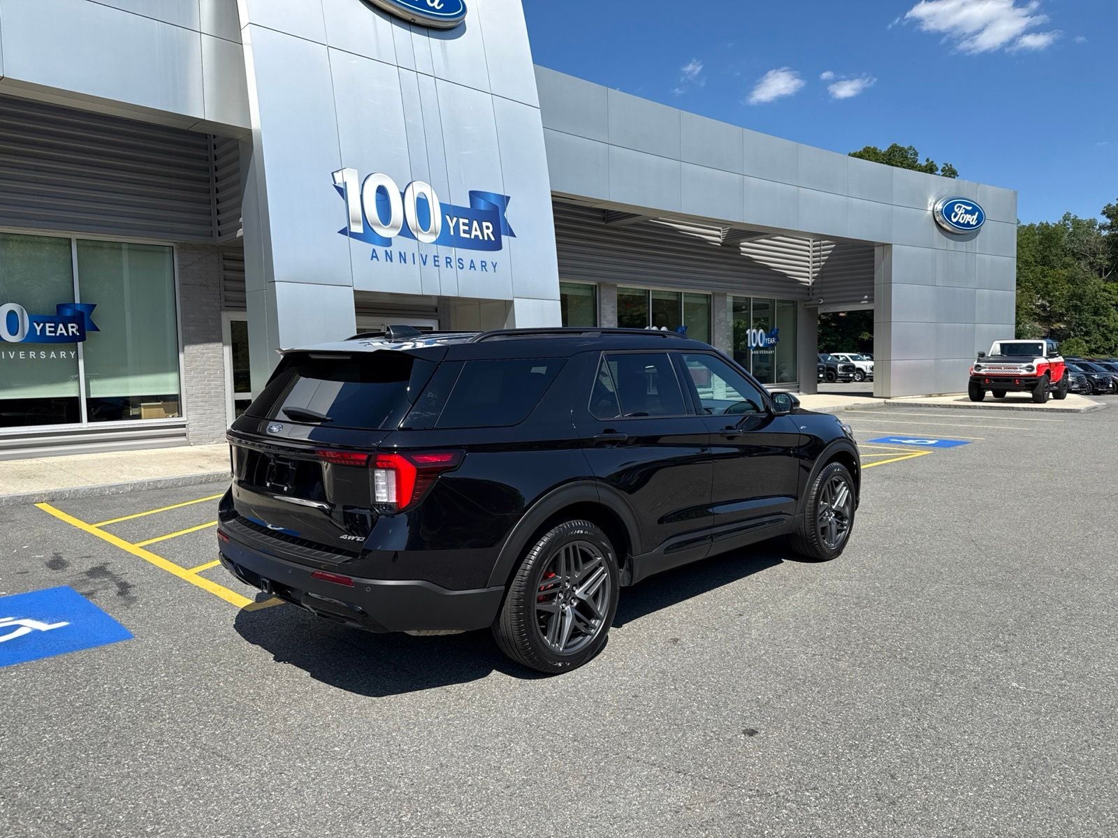 2025 Ford Explorer ST-Line