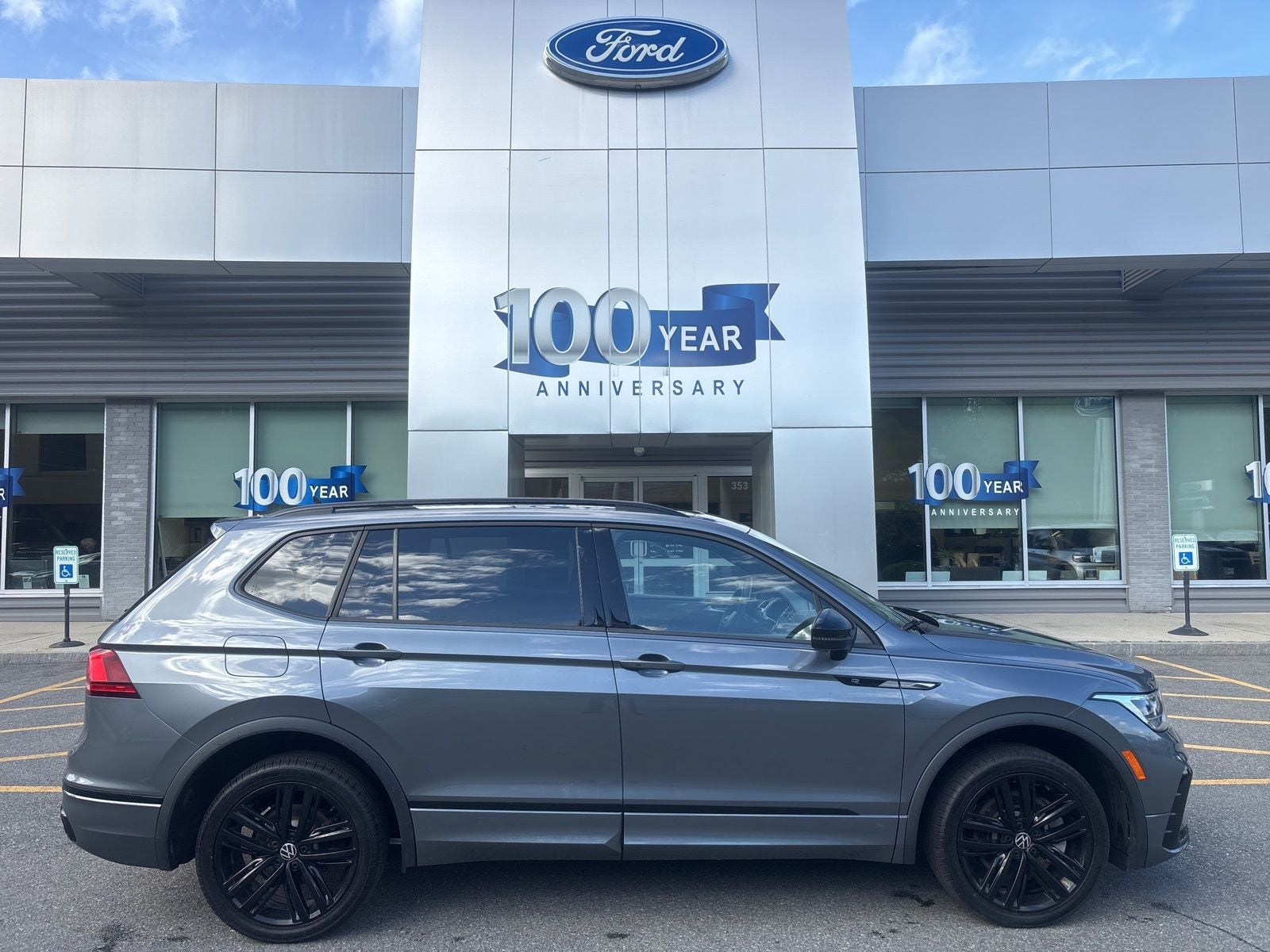 2022 Volkswagen Tiguan 2.0T SE R-Line Black