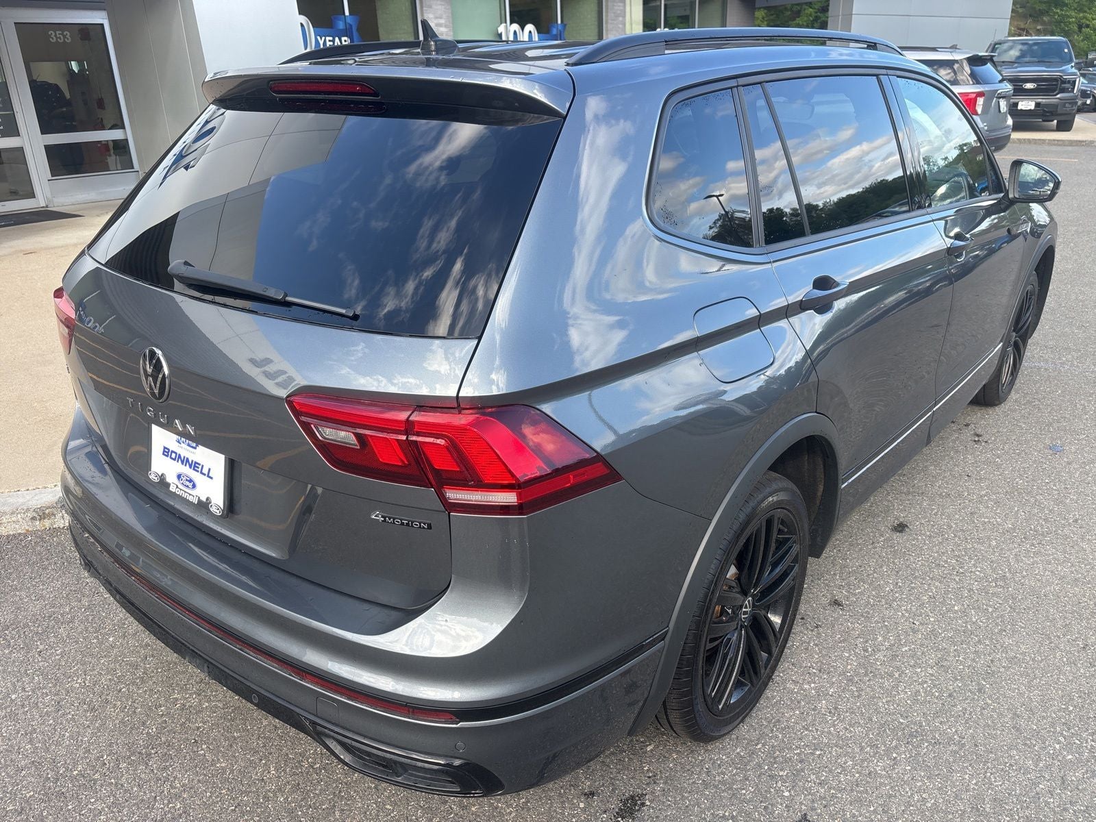 2022 Volkswagen Tiguan 2.0T SE R-Line Black