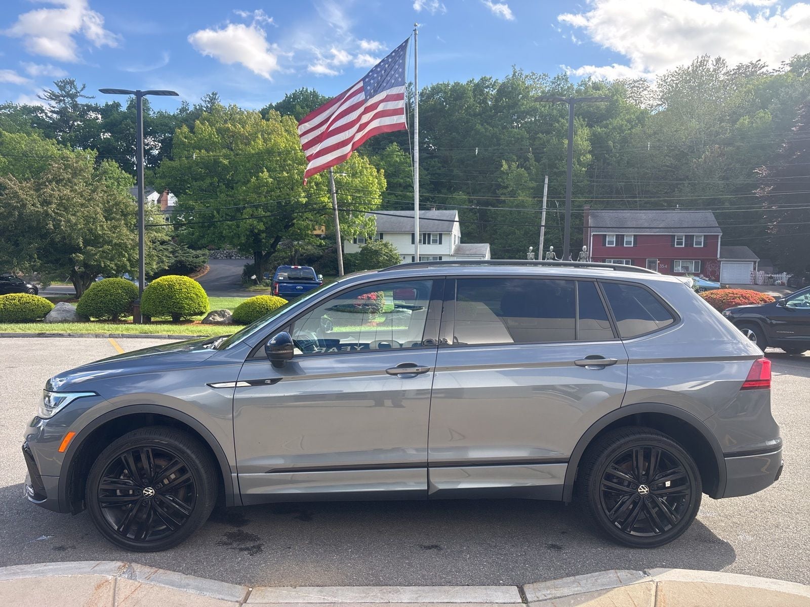 2022 Volkswagen Tiguan 2.0T SE R-Line Black