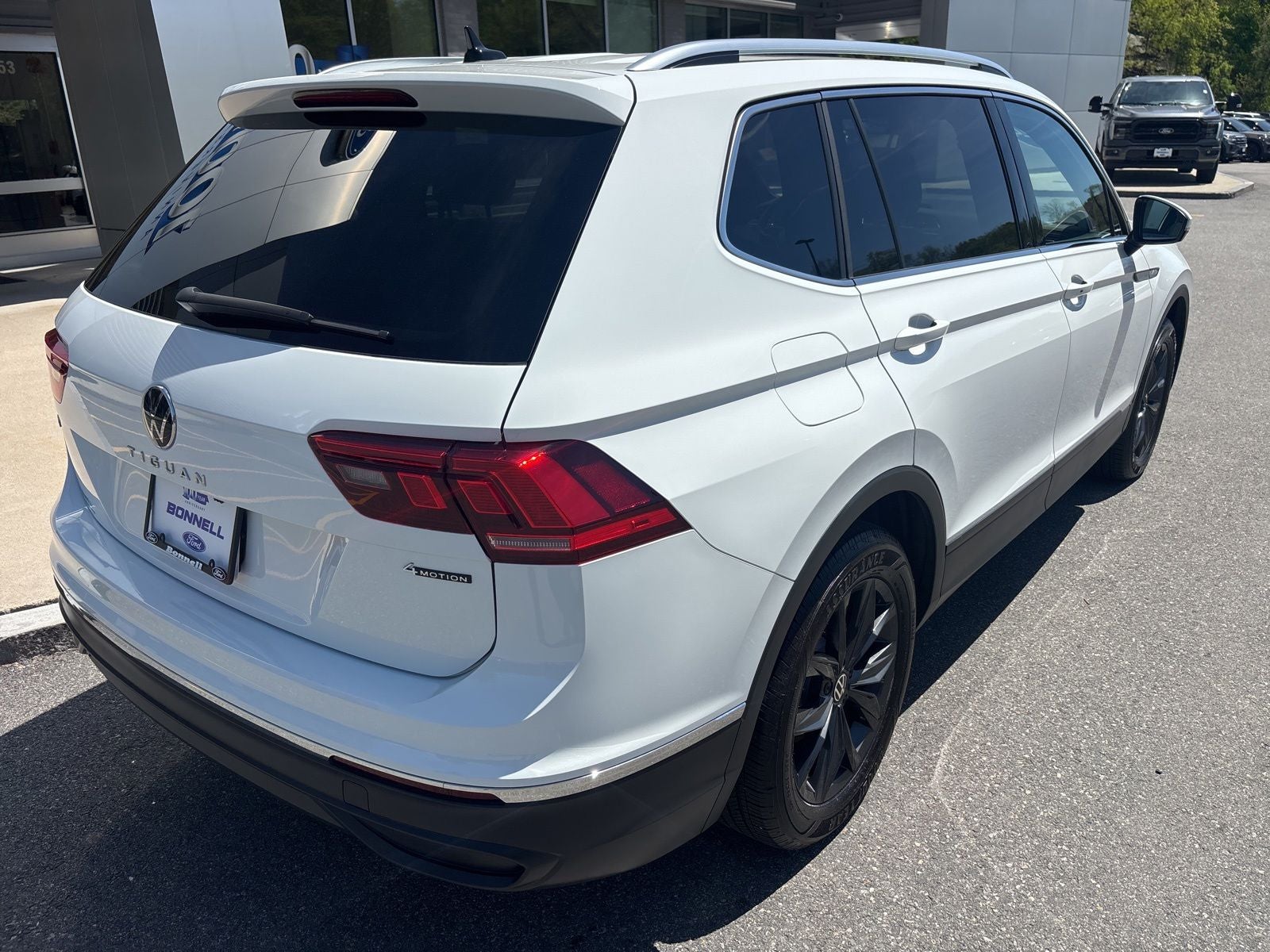 2024 Volkswagen Tiguan 2.0T SE
