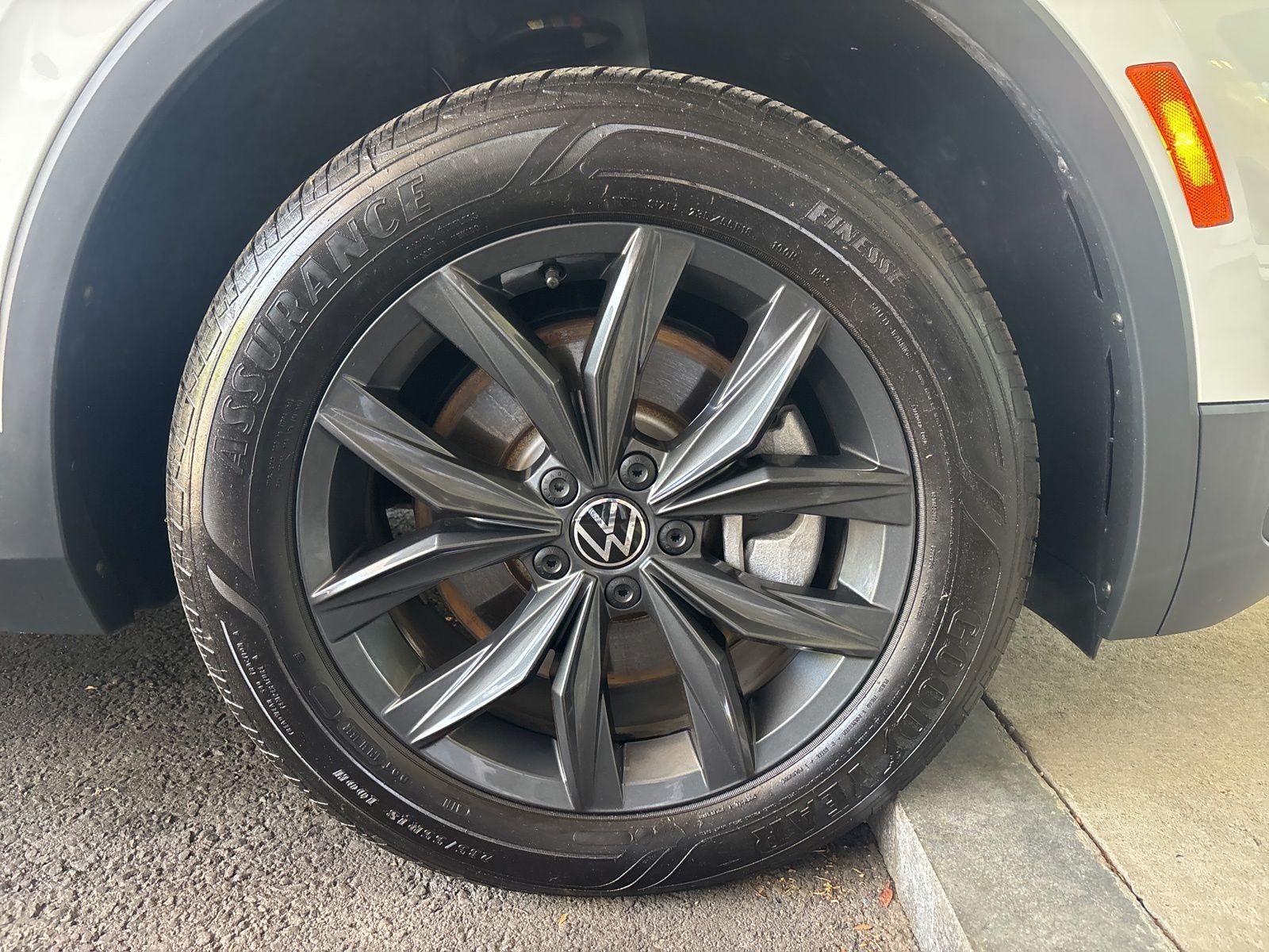 2024 Volkswagen Tiguan 2.0T SE