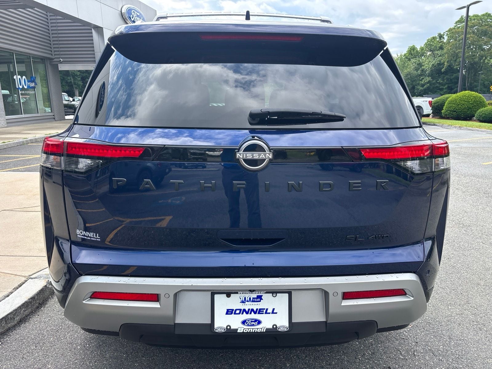 2022 Nissan Pathfinder SL