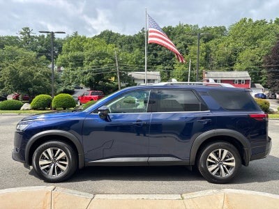 2022 Nissan Pathfinder SL