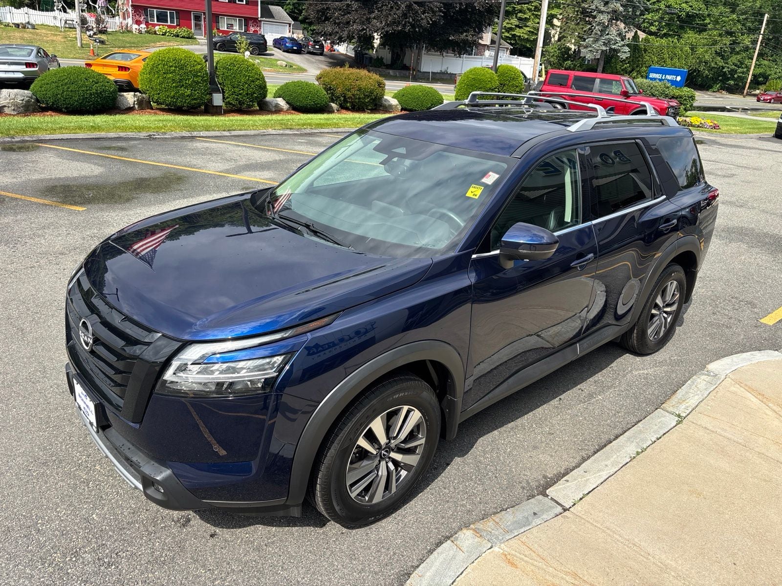 2022 Nissan Pathfinder SL
